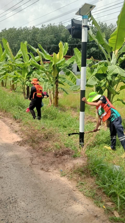 วันที่ 26 สิงหาคม 2568 ดร.คุณากร อักษรพรมราช นายกองค์การบริหารส่วนตำบลโพนงาม มอบหมายให้เจ้าหน้าที่จากองค์การบริหารส่วนตำบลโพนงามลงพื้นที่ปรับปรุงภูมิทัศน์บริเวณริมถนนในเขตองค์การบริหารส่วนตำบลโพนงามทั้งสองฝั่ง