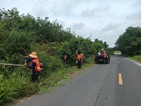 วันที่ 20 มิถุนายน 2568 ดร.คุณากร อักษรพรมราช นายกองค์การบริหารส่วนตำบลโพนงาม มอบหมายให้เจ้าหน้าที่จากองค์การบริหารส่วนตำบลโพนงาม ลงพื้นที่ตัดแต่งกิ่งไม้และตัดหญ้าบริเวณริมทาง เพื่อเพิ่มทัศนวิสัยในการขับขี่รถผ่านไปมาสามารถสัญจรได้สะดวกมายิ่งขึ้น