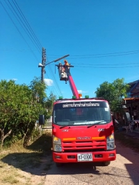 วันที่ 30 เมษายน 2568 ดร.คุณากร อักษรพรมราช นายกองค์การบริหารส่วนตำบลโพนงาม มอบหมายให้เจ้าหน้าที่จากองค์การบริหารส่วนตำบลโพนงาม ลงพื้นที่ซ่อมแซมโคมไฟฟ้าฟ้าส่องสว่างภายในบ้านป่าเตี้ย หมู่ 3 เพื่อแก้ไขปัญหาให้กับคนในชุมชนและผู้ที่ใช้รถใช้ถนน